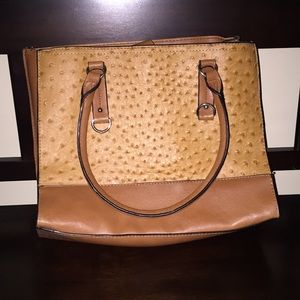 Medium size shoulder bag